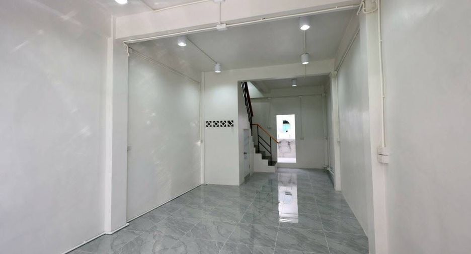For rent 5 bedrooms retail Space in Sathon, Bangkok