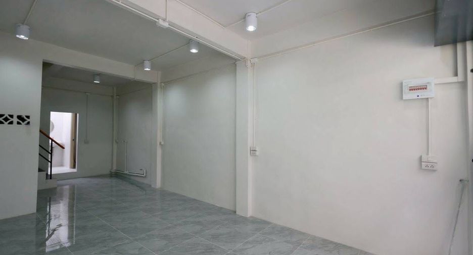 For rent 5 bedrooms retail Space in Sathon, Bangkok