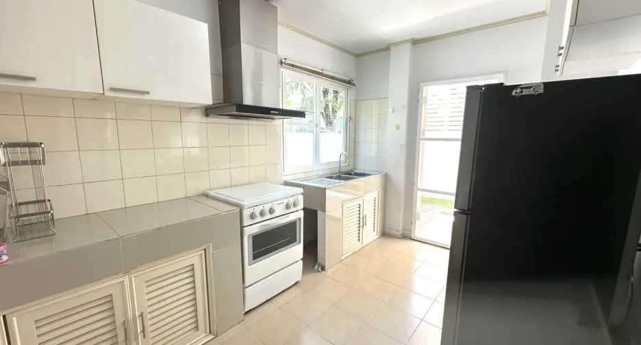 For sale and for rent 4 bedrooms house in Mueang Chiang Mai, Chiang Mai