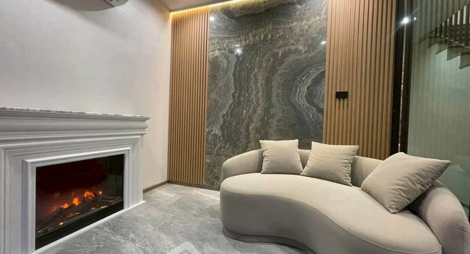 For sale 3 bedrooms townhouse in Wang Thonglang, Bangkok