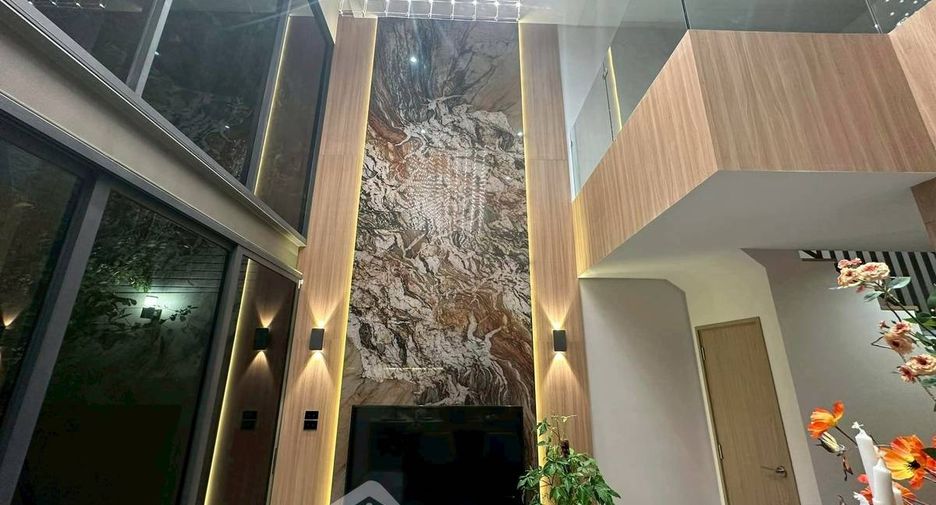 For sale 3 bedrooms townhouse in Wang Thonglang, Bangkok