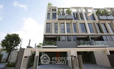 For sale 3 bedrooms townhouse in Wang Thonglang, Bangkok