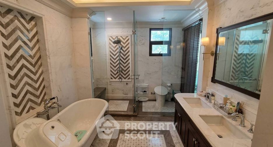 For sale 4 bedrooms house in Suan Luang, Bangkok