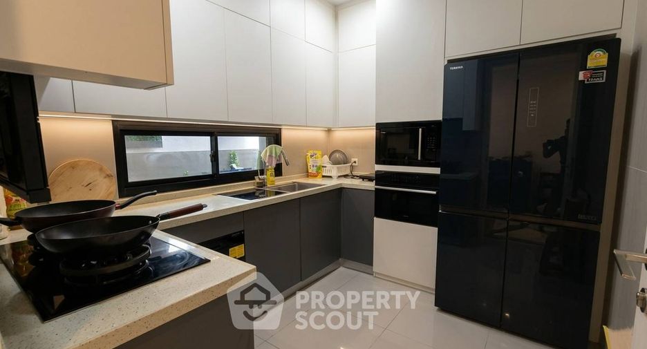For sale 4 bedrooms house in Suan Luang, Bangkok