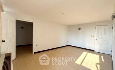 Wohnung zum Kauf mit 3 Zimmer in Watthana, Bangkok