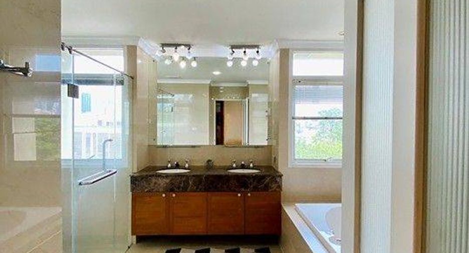 For rent 3 bedrooms condo in Watthana, Bangkok