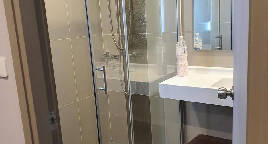 For rent 2 bedrooms condo in Huai Khwang, Bangkok