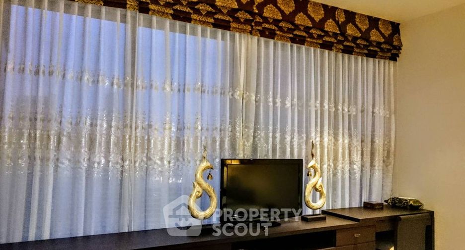 For rent 2 bedrooms condo in Khlong Toei, Bangkok