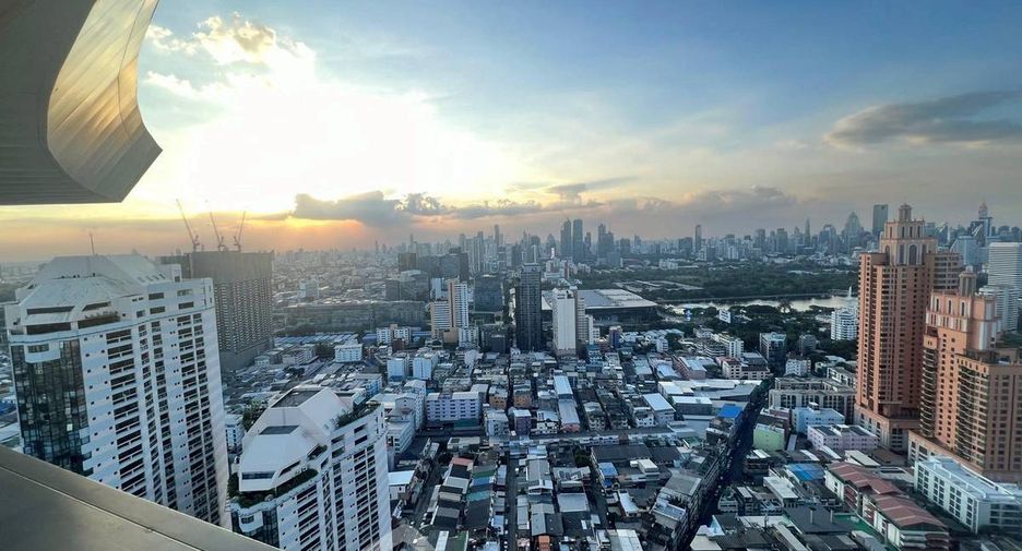 For rent 2 bedrooms condo in Khlong Toei, Bangkok