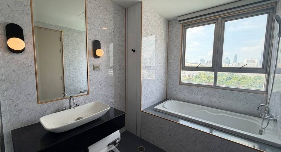 Condo en alquiler de 3 habitaciones en Pathum Wan, Bangkok