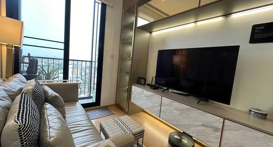 For rent 2 bedrooms condo in Watthana, Bangkok