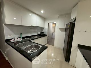À louer 2 chambres condo à Huai Khwang, Bangkok