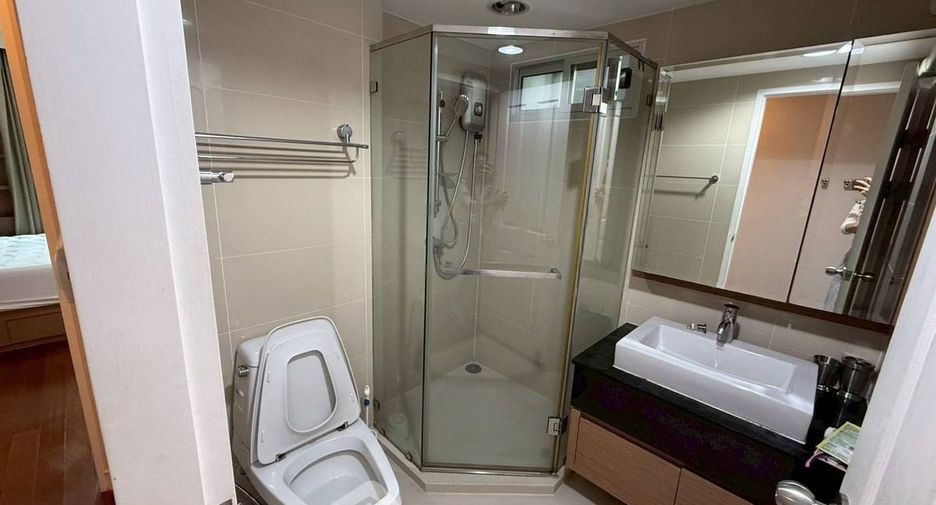 For rent 2 ベッドルーム condo in Huai Khwang, Bangkok