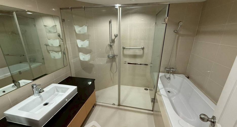 For rent 2 ベッドルーム condo in Huai Khwang, Bangkok