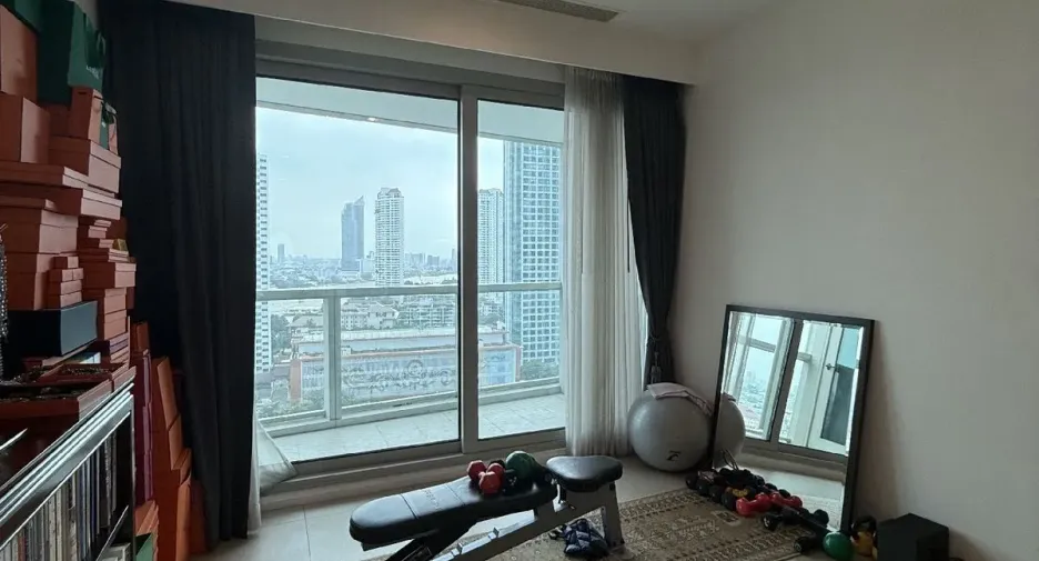 À louer 4 chambres condo à Sathon, Bangkok