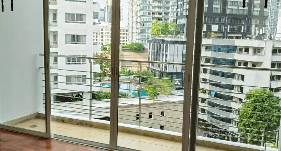 For rent 2 bedrooms apartment in Khlong Toei, Bangkok