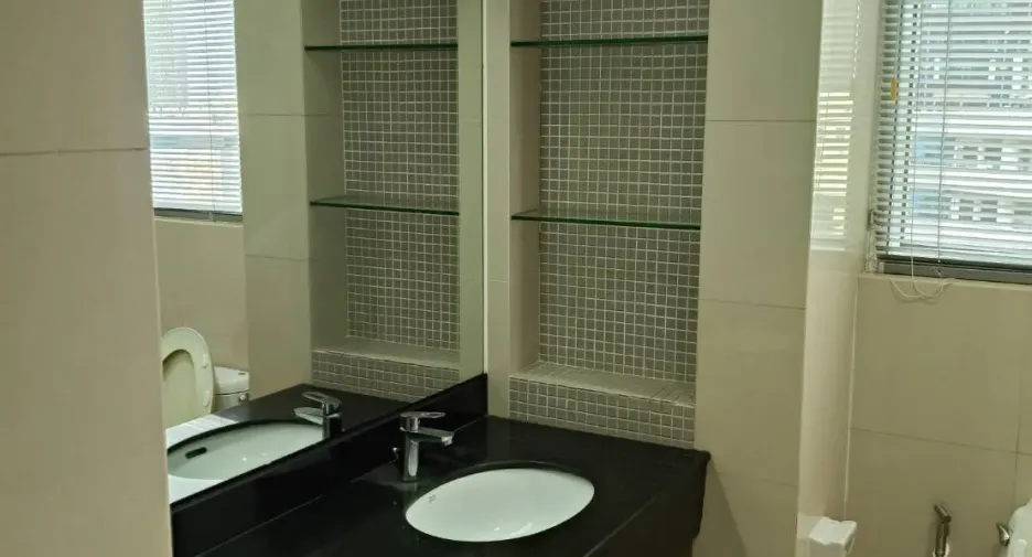 For rent 2 bedrooms apartment in Khlong Toei, Bangkok