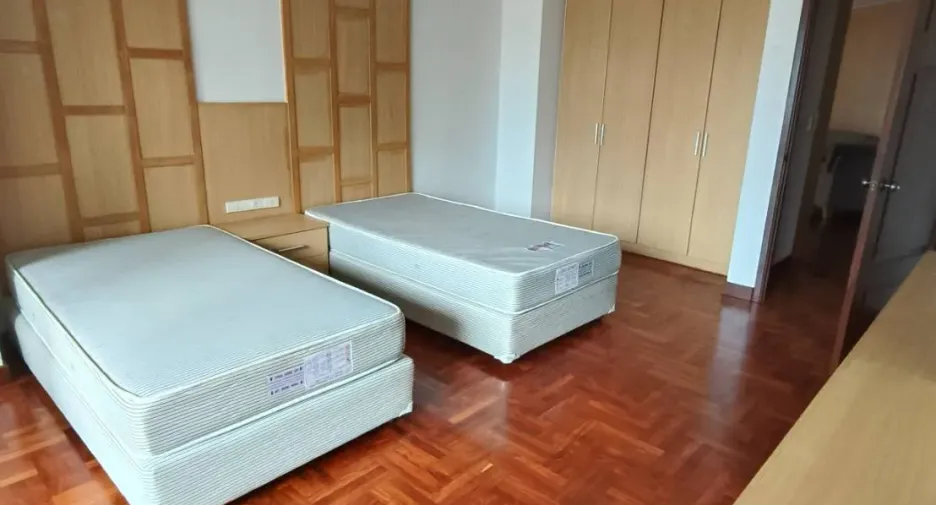 For rent 2 bedrooms apartment in Khlong Toei, Bangkok