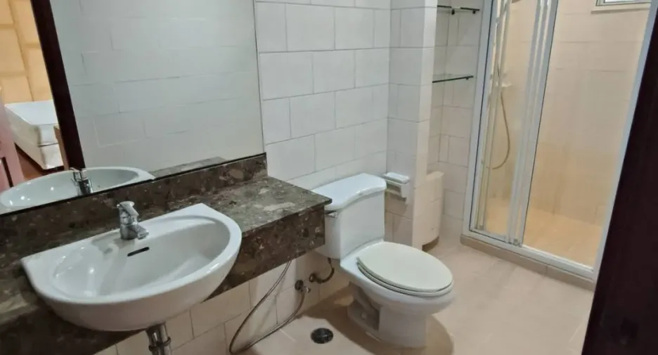 For rent 2 bedrooms apartment in Khlong Toei, Bangkok