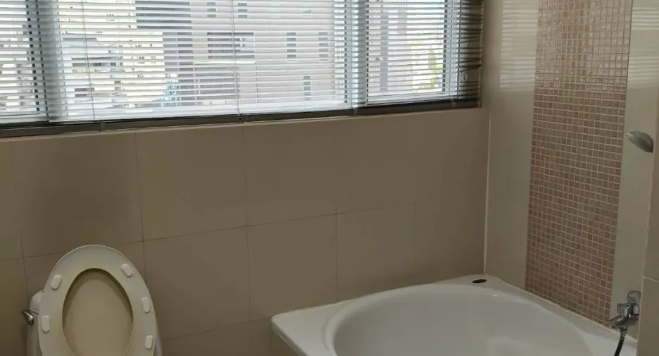 For rent 2 bedrooms apartment in Khlong Toei, Bangkok