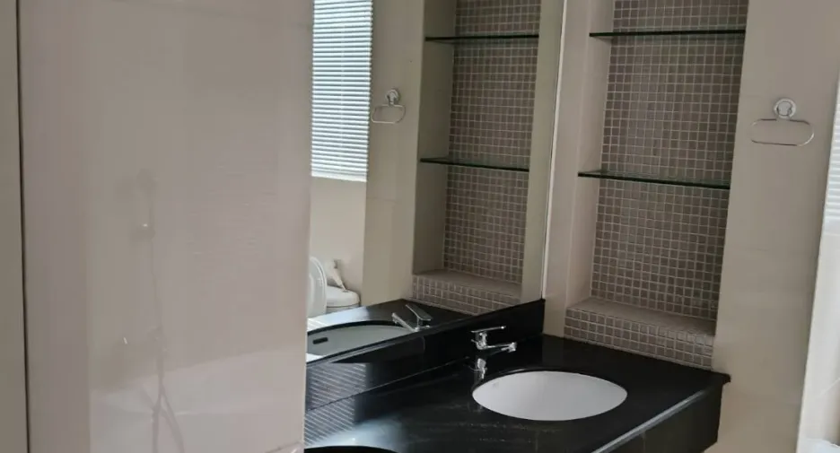 For rent 2 bedrooms apartment in Khlong Toei, Bangkok