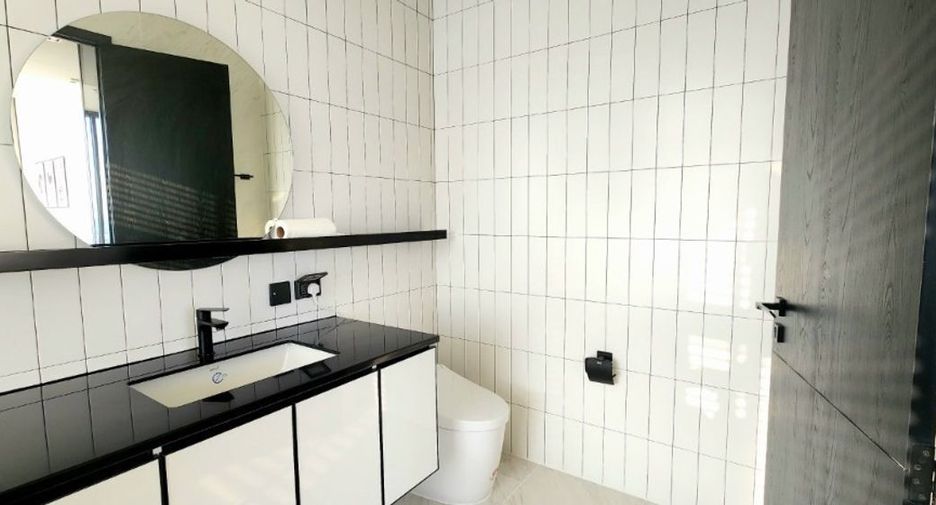 For rent 3 bedrooms condo in Khlong San, Bangkok