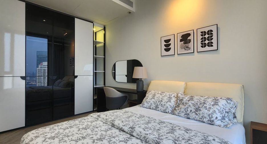For rent 3 bedrooms condo in Khlong San, Bangkok