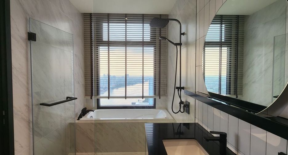 For rent 3 bedrooms condo in Khlong San, Bangkok