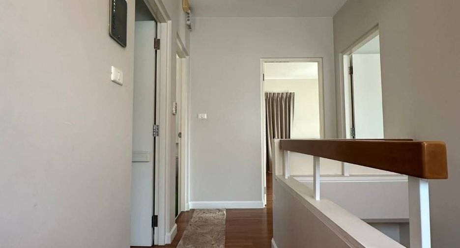 Casa en alquiler de 3 habitaciones en Bang Kapi, Bangkok