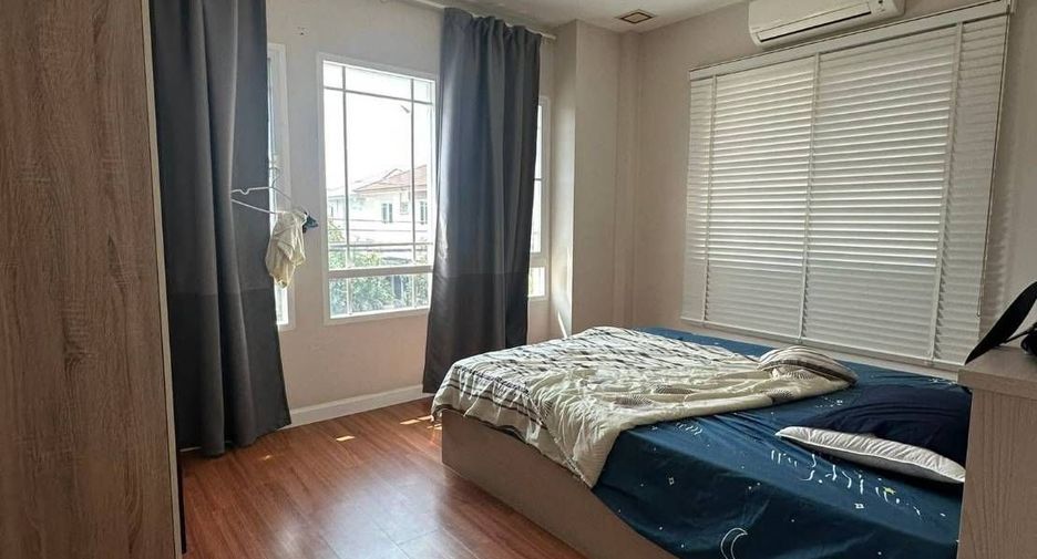 Casa en alquiler de 3 habitaciones en Bang Kapi, Bangkok