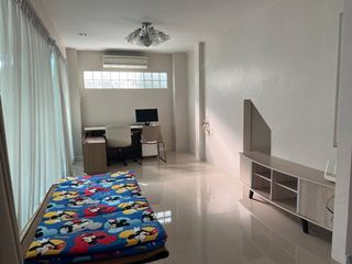 ให้เช่า 3 ห้องนอน บ้านเดี่ยว ใน บางกะปิ, กรุงเทพฯ
