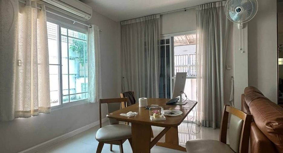 Casa en alquiler de 3 habitaciones en Bang Kapi, Bangkok