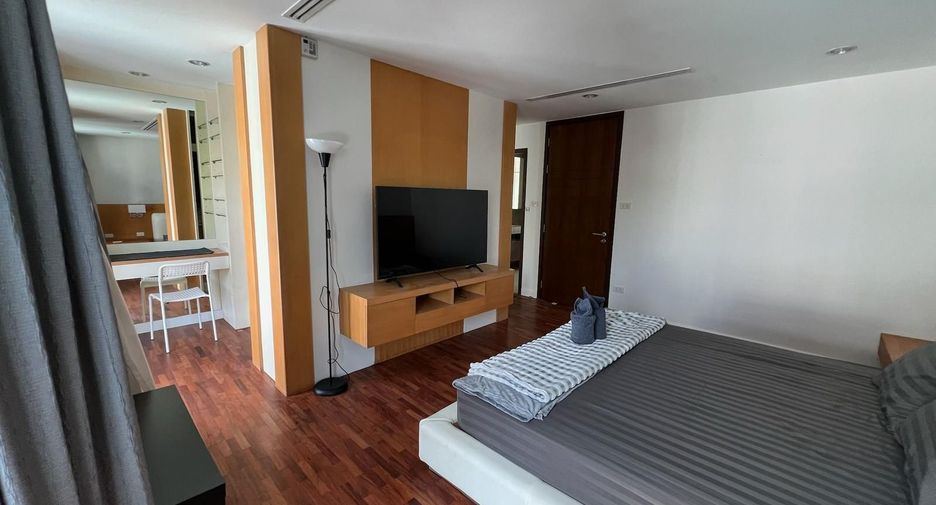 For sale 4 ベッドルーム townhouse in Watthana, Bangkok