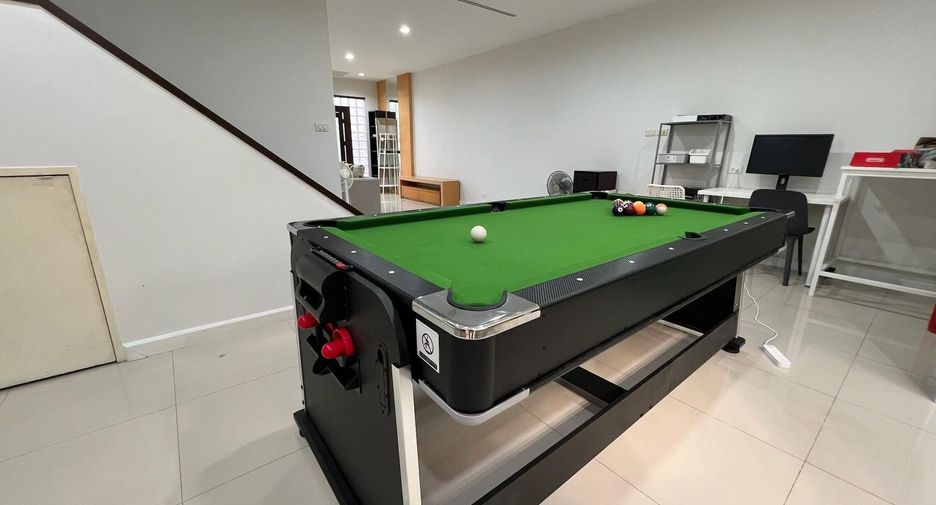 For sale 4 ベッドルーム townhouse in Watthana, Bangkok