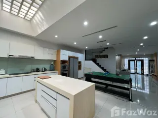 For sale 4 bedrooms townhouse in Watthana, Bangkok