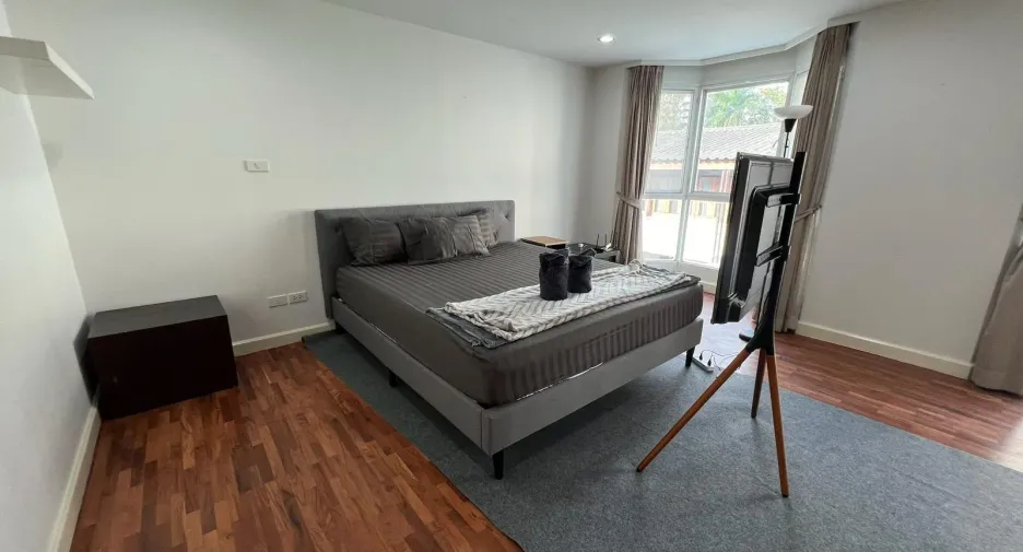 For sale 4 ベッドルーム townhouse in Watthana, Bangkok