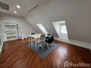 For sale 4 bedrooms townhouse in Watthana, Bangkok