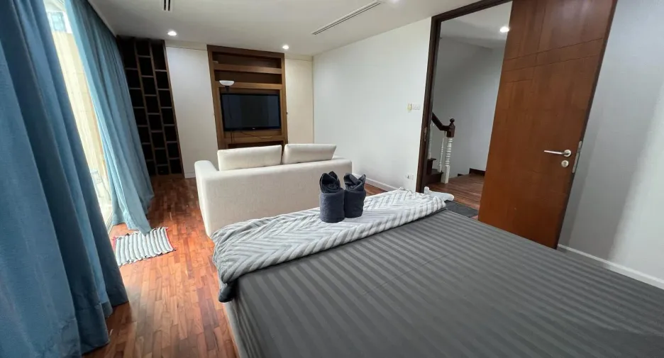 For sale 4 ベッドルーム townhouse in Watthana, Bangkok