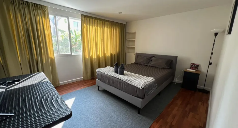For sale 4 ベッドルーム townhouse in Watthana, Bangkok