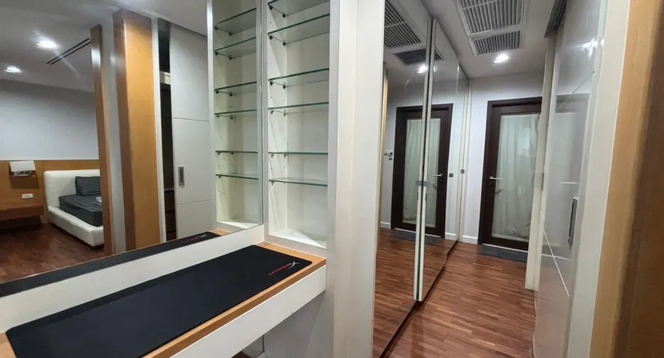 For sale 4 ベッドルーム townhouse in Watthana, Bangkok
