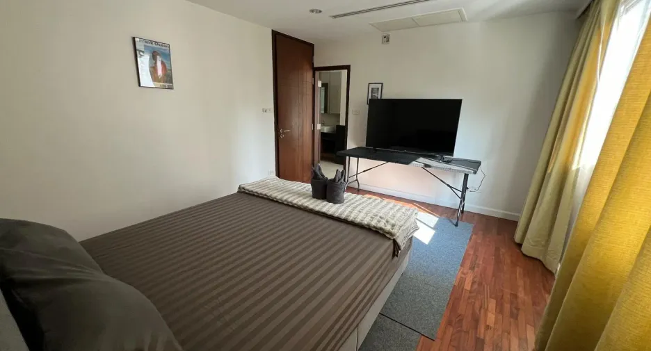 For sale 4 ベッドルーム townhouse in Watthana, Bangkok