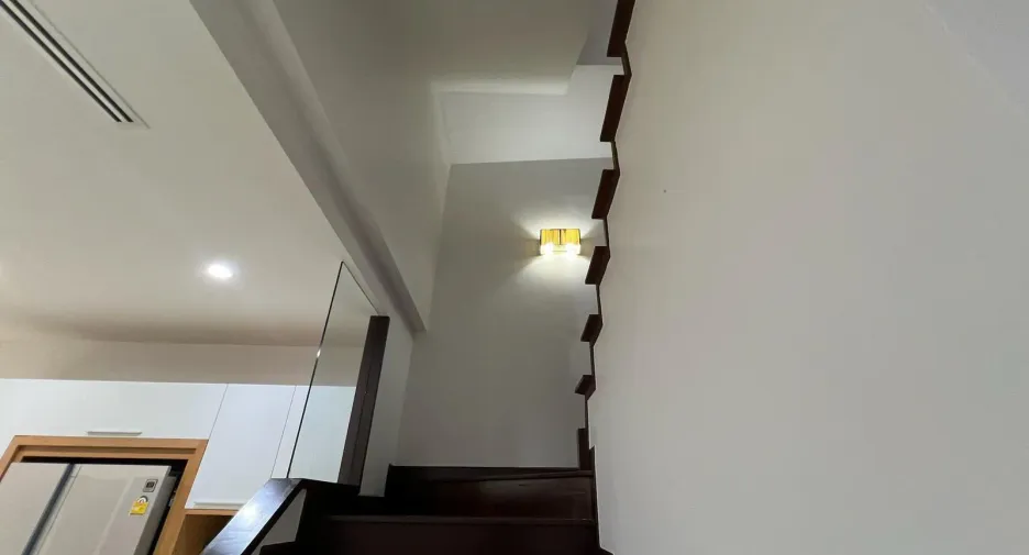 For sale 4 ベッドルーム townhouse in Watthana, Bangkok