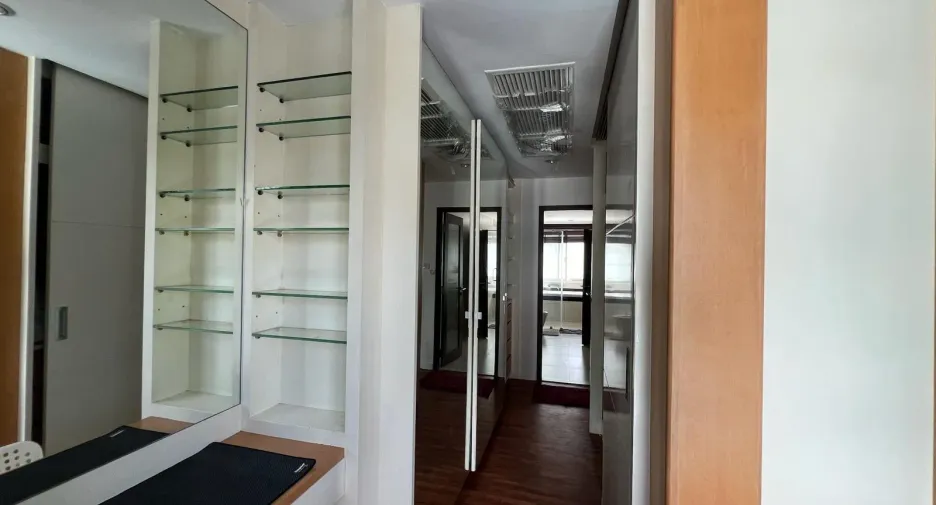 For sale 4 ベッドルーム townhouse in Watthana, Bangkok