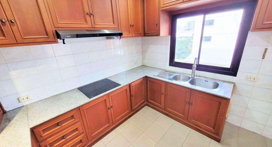Condo en alquiler de 3 habitaciones en Khlong Toei, Bangkok