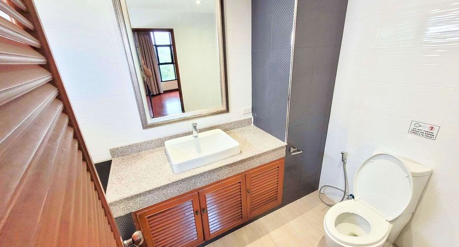 Condo en alquiler de 3 habitaciones en Khlong Toei, Bangkok