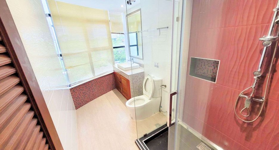 Condo en alquiler de 3 habitaciones en Khlong Toei, Bangkok