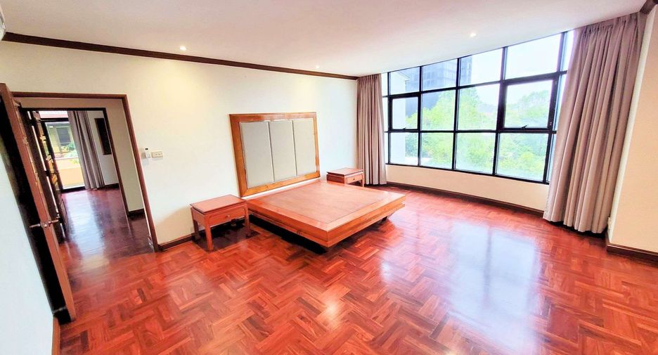 Condo en alquiler de 3 habitaciones en Khlong Toei, Bangkok