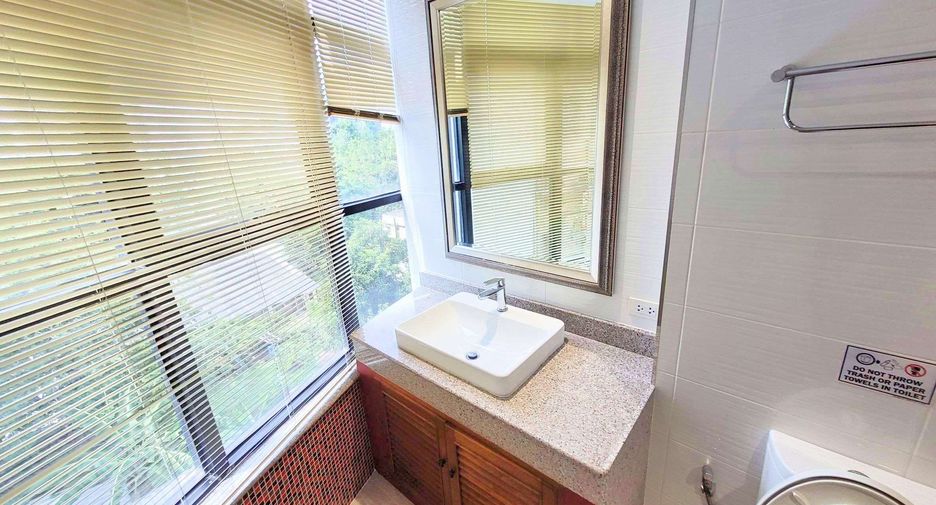 Condo en alquiler de 3 habitaciones en Khlong Toei, Bangkok