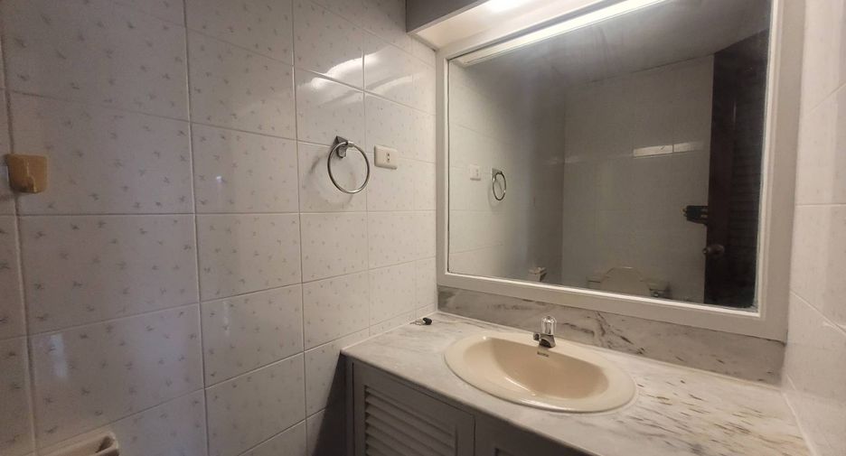 For rent 3 ベッドルーム condo in Watthana, Bangkok