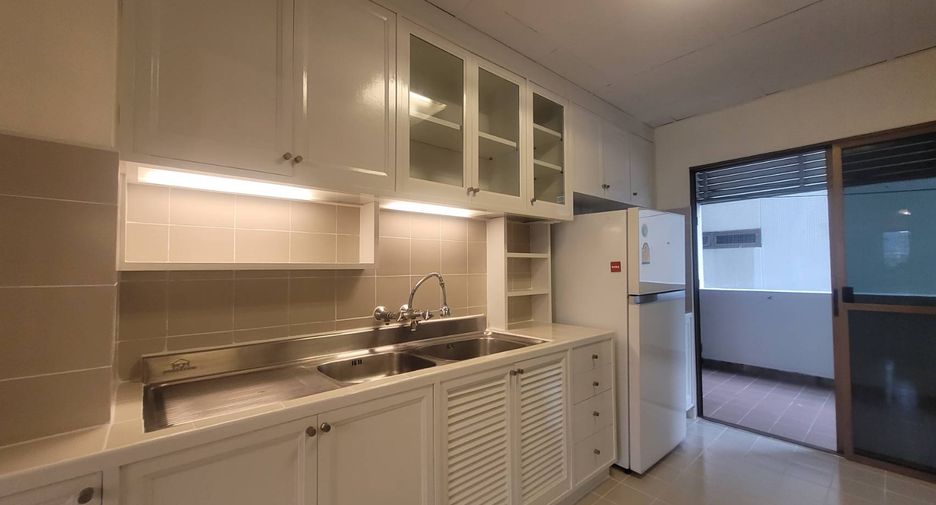For rent 3 ベッドルーム condo in Watthana, Bangkok